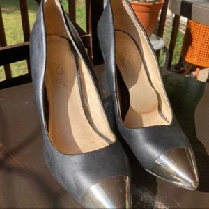 ALDO Gold tip toe heel